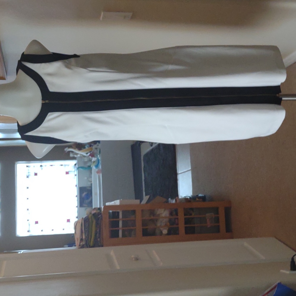 Cloth & People white full zippered dress w/ black piping size small.